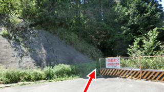 配水タンクの駐車場脇