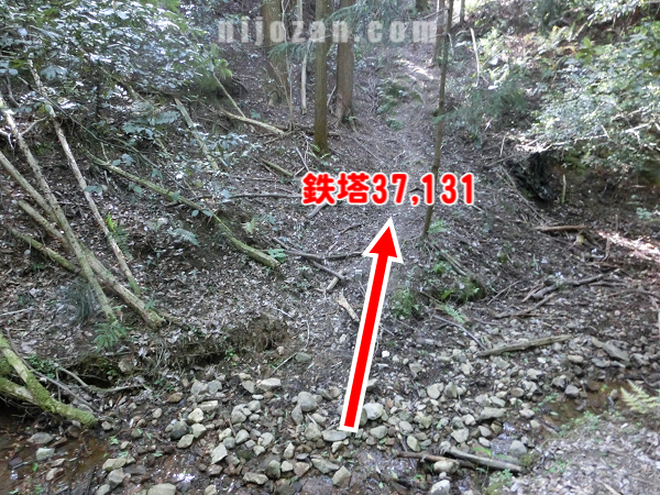 鉄塔37および131へ